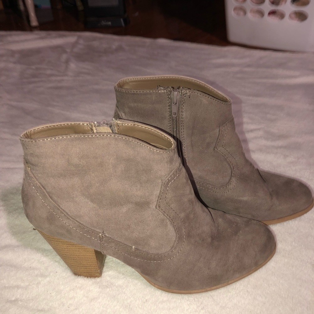 Charlotte Russe grey booties size 9